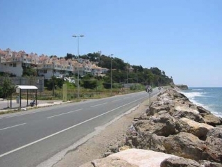 Carretera junto a la playa