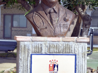 Busto Doctor D. José Calle Cáceres